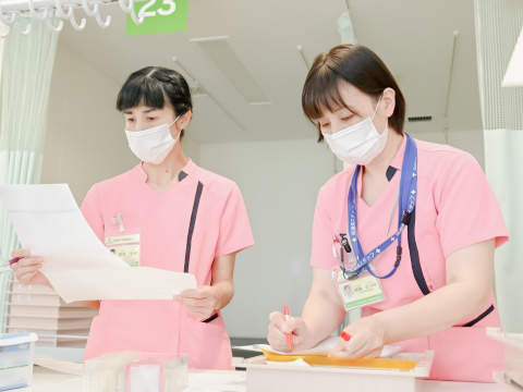 がん治療-がん化学療法看護認定看護師-鮫島むつみ_DSC6643-480x360-bokashi